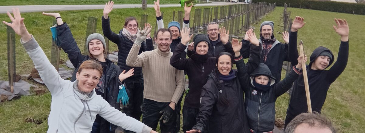 Nos bénévoles motivés lors d'une plantation