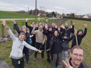 Nos bénévoles motivés lors d'une plantation